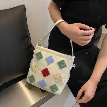 Сумка Женская сумка Весна и лето 2023, новая мода контрастного цвета, простая сумка для отдыха, маленькая дизайнерская сумка-мешок через плечо
