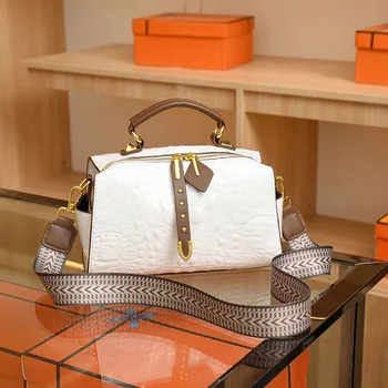 Женская сумка 2023, Горячая распродажа, новая роскошная модная сумка через плечо в стиле ретро, Универсальная Повседневная Классическая женская маленькая квадратная сумка через плечо